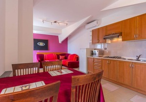 Large pool, WiFi, observatory, volleyball court and table tennis