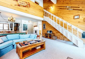 Large Rustic & Bright. Pool & Tennis Court On-site, Near Restaurants