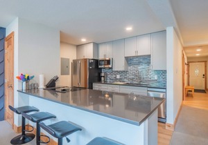 Large Ski-in/Walk-Out Downtown Ground Floor Family Friendly 2 Bedroom Unit