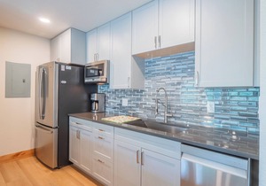 Large Ski-in/Walk-Out Downtown Ground Floor Family Friendly 2 Bedroom Unit