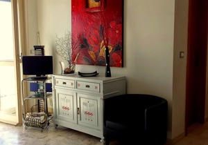 Large three-room apartment with excellent sea view