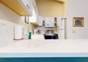 Large Townhome near Downtown. Private Gas Grill, Washer/Dryer. Near Trails
