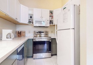 Large Townhome near Downtown. Private Gas Grill, Washer/Dryer. Near Trails