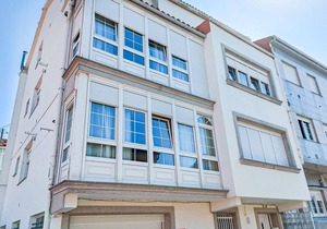 Large vacation apartment with a view of the Atlantic Ocean