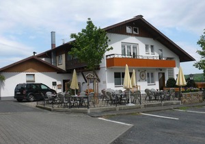 Larger comfortable double room/multi-bed room/apartment - Waldhotel