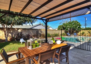 LAST MINUTE SPEACIAL! Amenities! Pool & Game Room! Close walk to Disney!