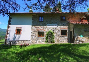 Lavish Farmhouse in Ortignano with Swimming Pool