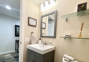 LAVISH Lincoln Park Townhome w/ Patio +attached garage