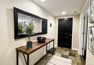 LAVISH Lincoln Park Townhome w/ Patio +attached garage