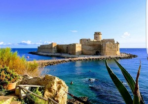 LE CASTELLA RESIDENCE APP. 3