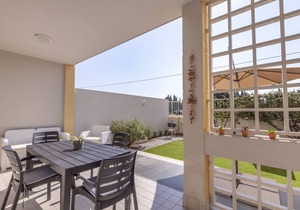 Le Domus beautiful apartment with garden.