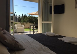 Le Domus beautiful apartment with garden.