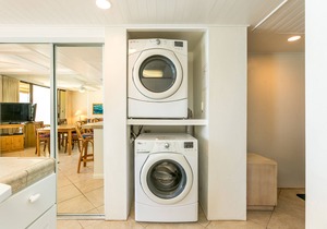 LEGAL VACATION RENTAL*VERY FEW LEGALS ON OAHU*PRINCESS BEACHFRONT CONDO-FREE PKG