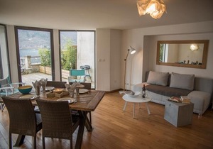 Les Libellules by Locationlacannecy