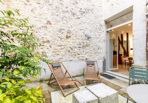 Les Marionnettistes, Atypique appartement avec cour privée hyper centre Place Ducale