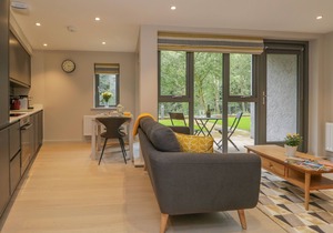 LEVEN REACH, romantic, with a garden in Newby Bridge