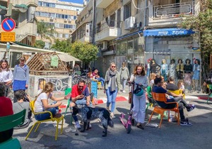Levinsky Market Apartment With Balcony