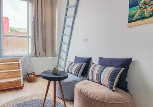 Levinsky Market Apartment With Balcony