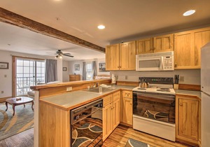 Lincolnville Studio w/ Ocean-View Balcony!