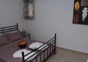 Little Yard Studios & Apartments #3