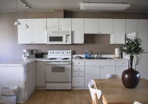 Located Downtown Close to Dining and Shopping Close to Harbors