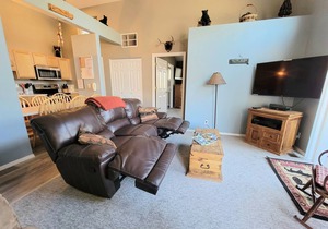 Located in Sunriver Business Park, HD TV- unit i-2