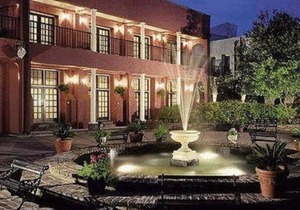 Lodge Alley Inn with fireplace, near College of Charleston