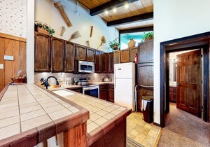 Lodge-Like Condo w/Balcony, Shared Indoor Pool/Hot Tub/Sauna - 1 Mile to Slopes
