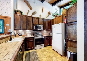Lodge-Like Condo w/Balcony, Shared Indoor Pool/Hot Tub/Sauna - 1 Mile to Slopes