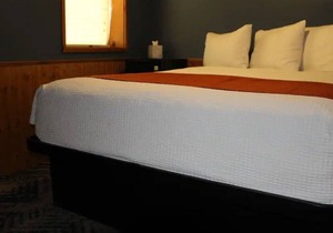 Lodge Suite Upstairs W/ Balcony - 206