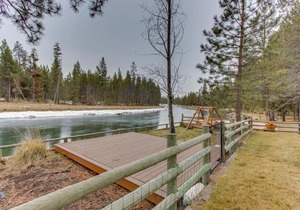 Log Cabin Riverfront Getaway