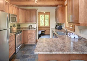 Log Cottage: 4 bedrooms, 3 bathrooms, Hot tub, Internet - 30 min Mont Tremblant