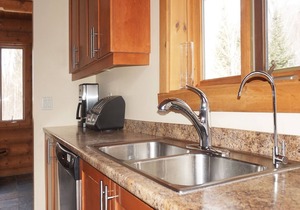 Log Cottage: 4 bedrooms, 3 bathrooms, Hot tub, Internet - 30 min Mont Tremblant