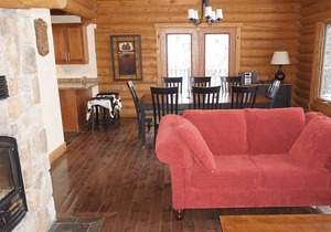 Log Cottage: 4 bedrooms, 3 bathrooms, Hot tub, Internet - 30 min Mont Tremblant