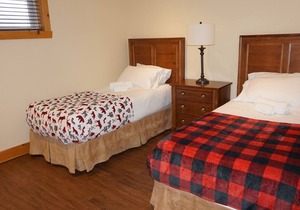 Log Cottage: 4 bedrooms, 3 bathrooms, Hot tub, Internet - 30 min Mont Tremblant