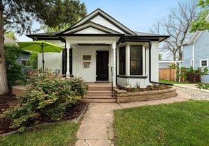 Lola House! Cozy Comfort, Prime Old Town Location