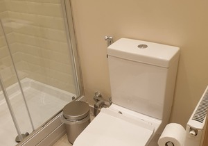 London Luxury 1 bed studio 5 mins from Ilford Stn free parking