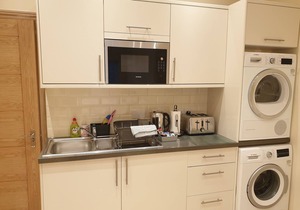 London Luxury 2 bed studio 5 min to Ilford Stn FREE parking