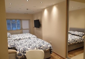 London Luxury 2 bed studio 4 mins from Ilford Stn - FREE parking, WiFi, garden access