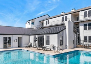 Long Term 1BR Suite | Pool, Parking + Gym I