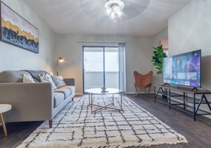 Long Term 1BR Suite | Pool, Parking + Gym I