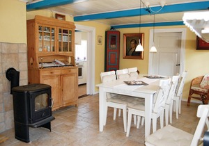 Look forward to a relaxing holiday in this charming holiday home with a traditional thatched roof.