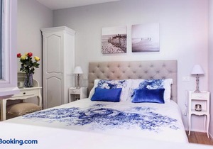 Lora Center Room