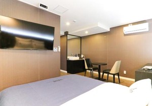 Louis Hotel