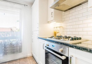 Lovely 1BR Home Canning Town w/Balcony + Parking