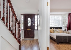 Lovely 4-BedRoom House Near Romford Station