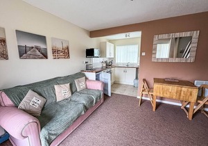 Lovely 4 berth chalet to hire in Hemsby nearby the beach ref 18177B