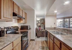 Lovely & affordable ski condo in heart of Dillon 112