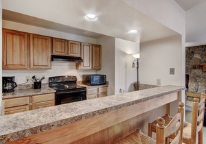 Lovely & affordable ski condo in heart of Dillon 112