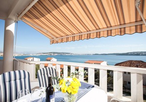 Lovely apt for 4, balcony, sea view, beach at 50m